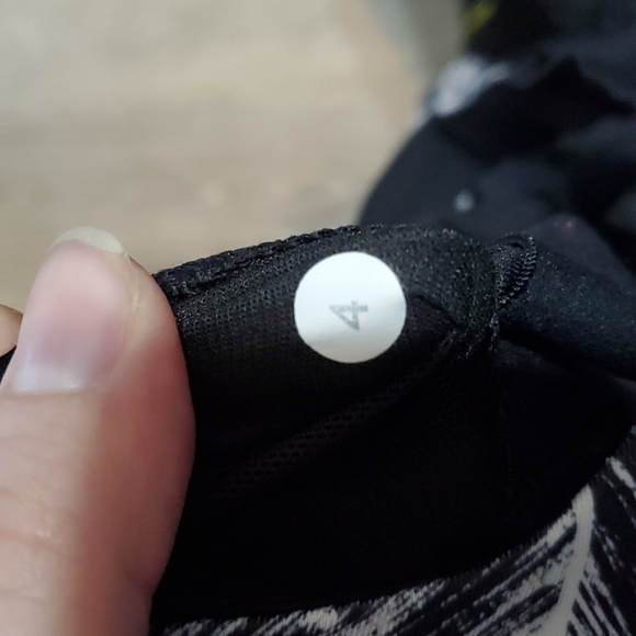 Lululemon Hot To Street Tank sz 4 - Picture 5 of 5